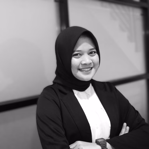 Faraz Almira Arelia, Associate